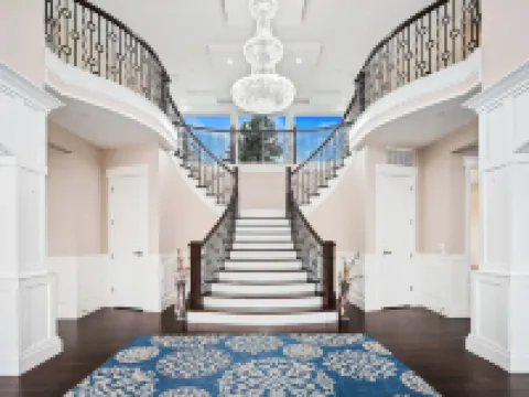 Spacious 5BR Retreat New Seattle Hotels in Burien