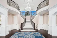 Spacious 5BR Retreat New Seattle