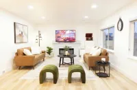 Cozy Modern Home. Stylish, Bright, and Inviting