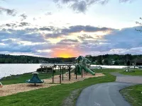 Luxury Lakeview Condo - Walk to Shops & Dining