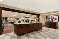 Hampton Inn & Suites Brunswick - breakfast