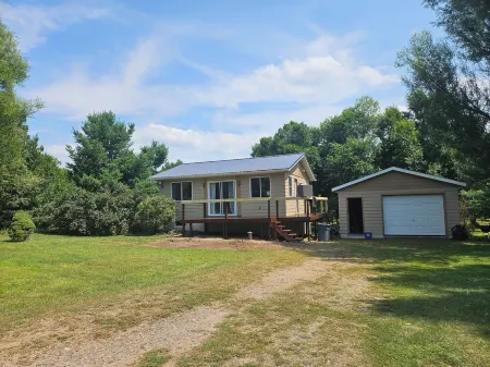 Cozy Northwoods Getaway Отели в г. Сойер