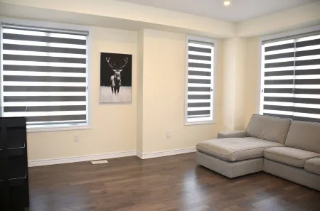 Luxury 4 BR Corner Home Near Niagara Falls – Perfect for Families & Groups!