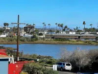 Sunset Haven: Lakeside Charm in Ocean Beach