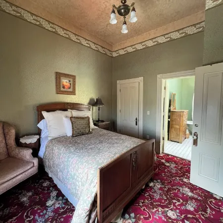 2 bedroom Waterfront Victorian Apartment