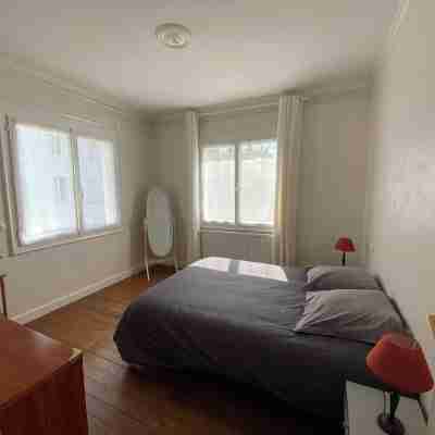 LOTI HOUSE between the beach and the central market of Royan House for 10 people Rooms