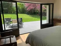 Maison Familiale Rénovée 280m Hotels in Louveciennes