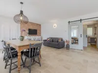 Elegant Euganean Hills apartment with garden view Hotels in Teolo