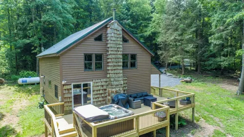 Oversized Hot Tub • Fire Pit • Mountain Cabin Getaway • Near Deep Creek