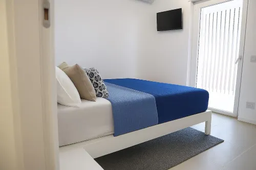 Deluxe Penthouse 2 Bed + S-Sofa. Exclusive access to the roof terrace/whirlpool.