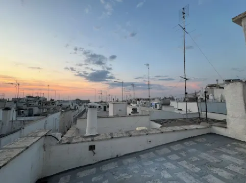 Cozy newly renovated house 500 meters from the historic center