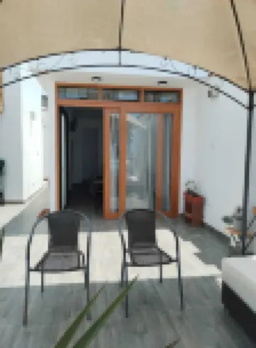 Ubicado al frente de la playa, excelente opción para vacaiones en pareja.