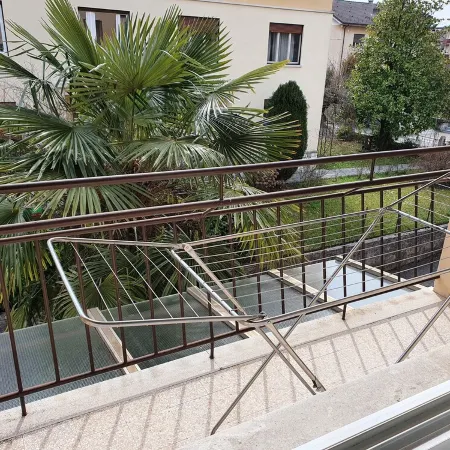 Locazione Glicine with 3 rooms for 4 guests with private parking and garden.