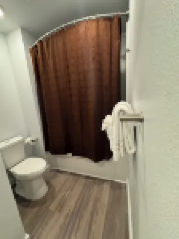 “NEW” Studio with pool, Baylor Medical, CO River, Lakes, WiFi, games, gym, tv