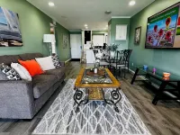 Renovated 2bed 2bath condo 2min to Fort Myers & Sanibel Beaches with WiFi, AC Hotels in Iona