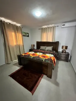 Beautiful detached home with pool and gym! Hotels in Kanga/Deina