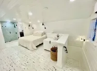 小白穀倉度假屋 - 私人20英畝靜居，帶池塘