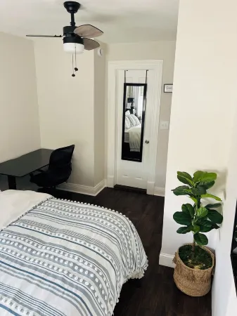 Private bedroom with bathroom-private entrance