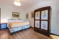 Rustic refinement in the Venetian countryside, pampered by hills and beaches. Hotels in Silea