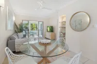 Little Palm- Tropical Escape Hotel a Manoora