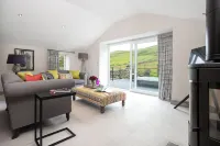 The Dog House -with hot tub and stunning far reaching views Hotels in Kirkby Lonsdale