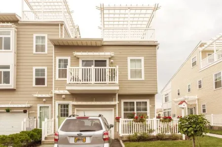 Spacious Family Home By Beach And Boardwalk Отели рядом с достопримечательностью «Заказник Джамайка Бэй»