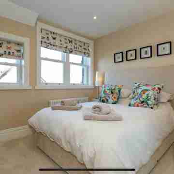 Executive 3 Bedroom Penthouse Apartment, 2 Bath and Mezzanine Rooms