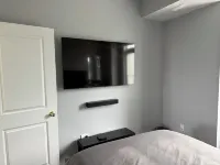 Elegant 2-bedroom townhome in Pickering with AC Free Wifi and Parking included Hotels in Pickering