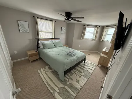 Stunning Beachfront 3BR, Ocean/City Views, Near Boston, Free Parking