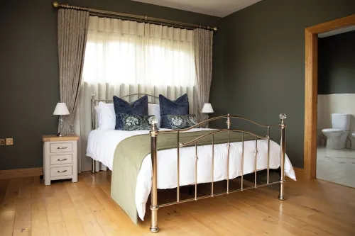 Tara Manor - Family gatherings, intimate weddings, golfing trips & hen parties