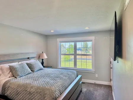 3-bedroom apartment/2 car garage/Blackfoot ID