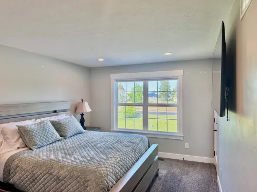 3-bedroom apartment/2 car garage/Blackfoot ID