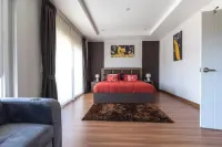 Patio/BBQ Oasis/Park/Gym/Pool Table/Golf Course