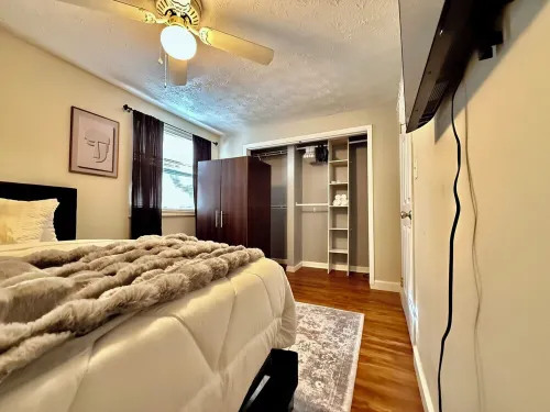 Charming 2-bedroom townhome with WiFi, AC in peaceful White Marsh Hotels in White Marsh