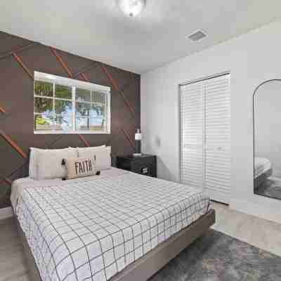 New Home w/ Big Patio / Heated Pool / Pool Table / Ping Pong Table Rooms