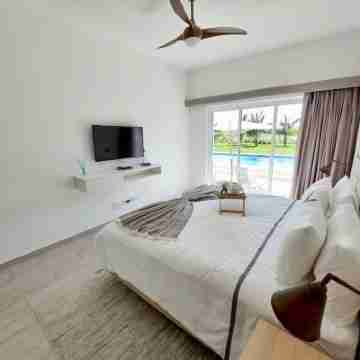 ULTRA MODERN 2BR WITH POOL ON GOLF COURSE NEXT TO HARD ROCK CASINO Rooms