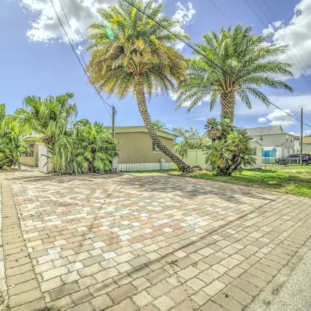 New Listing! Dockside Palms Weeki Wachee-Spring Fed Canal-Boat Friendly!