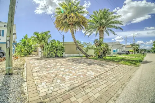 New Listing! Dockside Palms Weeki Wachee-Spring Fed Canal-Boat Friendly!