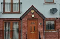 Sea Surf, 2 bedroom, fully equipped ground floor apartment, sleeps 4, in city Hotel a 