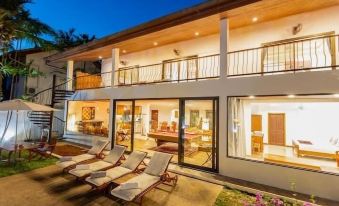 CoconutPalmsJacuzzipoolhugeproperty v136