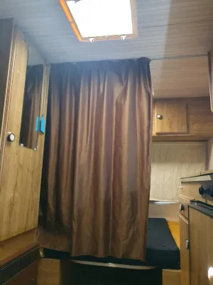 Vintage 4-seater caravan for adventure departing from Brittany! Các khách sạn ở Cesson-Sevigne