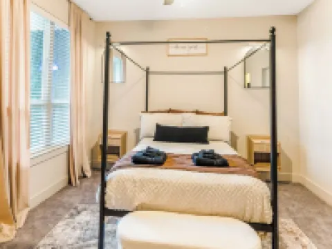 Luxury 1BD/1BA Uptown Dallas Hotels in Victory Park