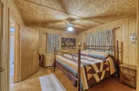 Ringers Lodge   Spacious 6-bedroom house on the River in charming Concan