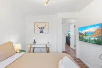 The Benson - Cozy Modern 4bd by Airport & DT