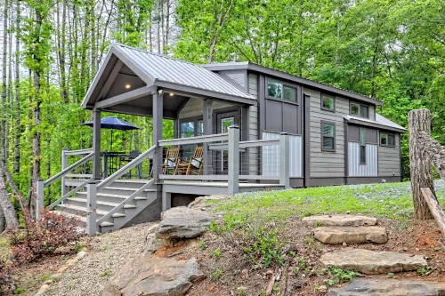 Cozy Cabin in Enchanting Franklin with AC
