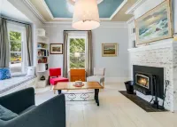 Historic 3-bedroom house with a beautiful garden in oceanfront  Shelburne. Hotels in Shelburne