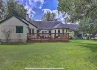 Charming 3-bedroom house with AC, WiFi. Walk to down town historic Boerne Tx