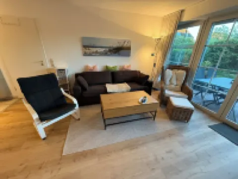 Close to the beach! 3-room apartment with garden, WiFi & smart TV - freshly renovated