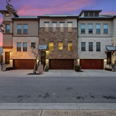 Bend in the River - Gorgeous 3-level Brownstone With Rooftop Views