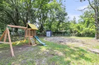 Spacious 4-bedroom house with WiFi and Large Patio in charming Goose Creek